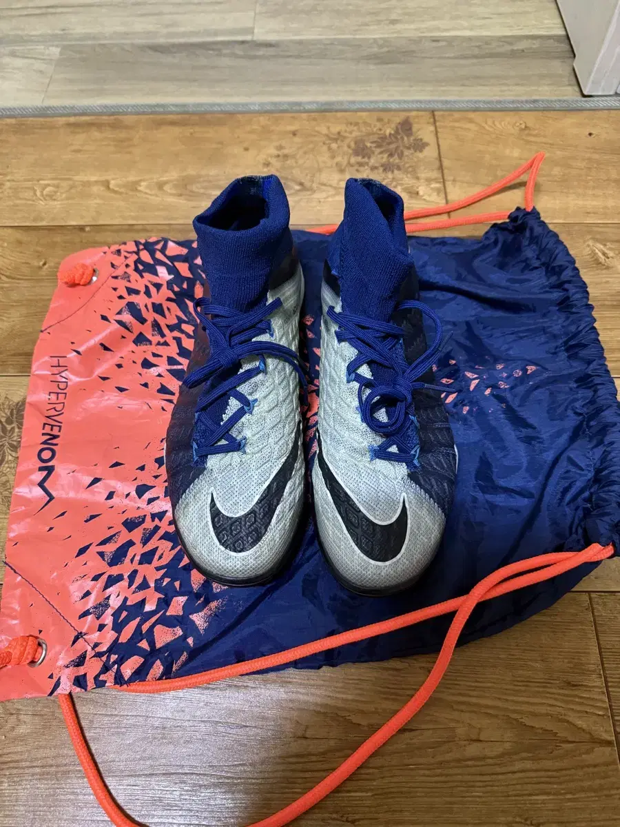 NIKE(ナイキ)ハイパーヴェノムプレキシモTF フットサルシューズ　屋外 NIKE ナイキ ハイパーヴェノム X プロキシモ TF(蛍光イエロー